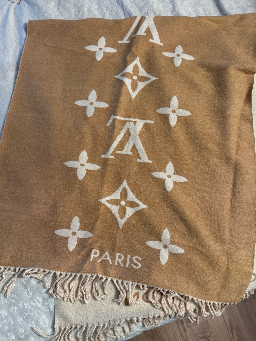 Louis Vuitton (In$pired) Beige & Cream Monogram Scarf - Picture 2 of 3